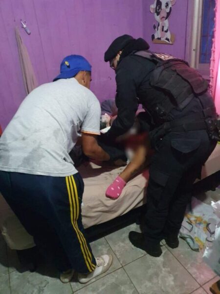 Policías asistieron un parto de urgencia en una vivienda de Itaembé Guazú imagen-28