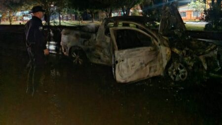 Wanda: tres personas hospitalizadas tras un choque sobre la Ruta 12 y una camioneta incendiada imagen-5
