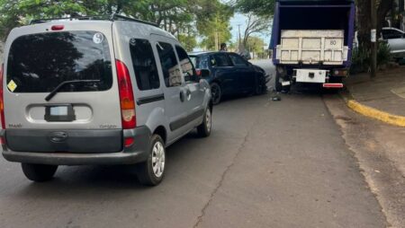 Terminó contra un camión estacionado y provocó un choque en cadena en Posadas imagen-8