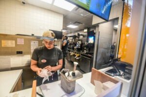 Stelatto celebró la nueva inversión de McDonald’s en Posadas: «Lo más importante son los 53 jóvenes que hoy consiguen un trabajo formal» imagen-1