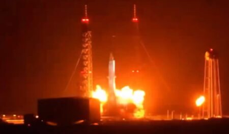 Explotó el cohete New Glenn de la empresa Blue Origin durante una prueba de motores imagen-9