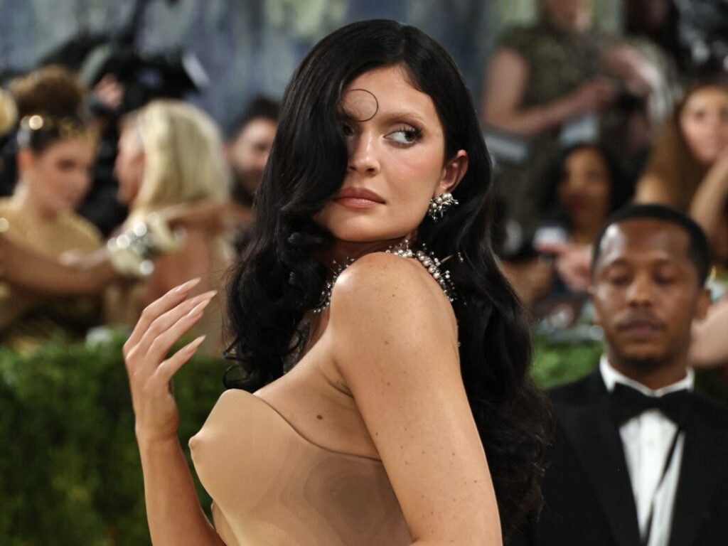 Kylie Jenner, modelo y empresaria: a tan solo un mes de poner en venta su mansión ya tuvo que bajarle el precio imagen-4