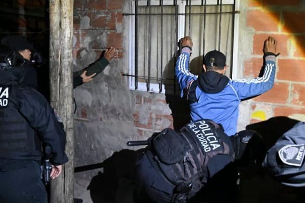 Con 1500 policías, lanzaron un operativo especial de control en las villas porteñas imagen-4