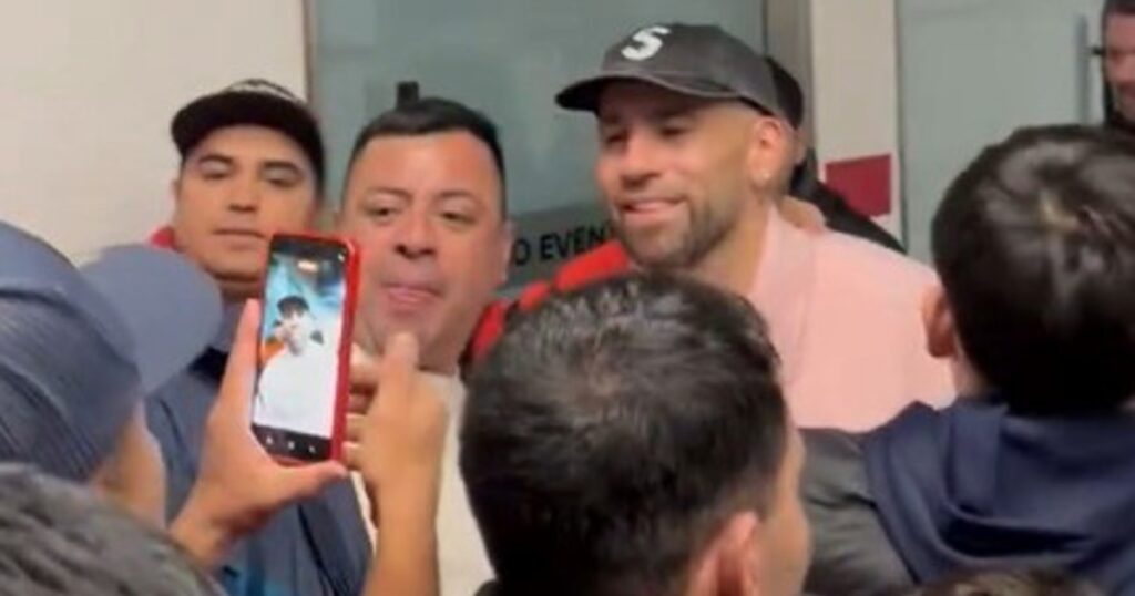 El primer cara a cara de Otamendi con los hinchas de River imagen-5