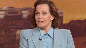 Sigourney Weaver tiene más de 40 años de carrera a sus espaldas, pero aún le quedan sueños por cumplir: con ‘The Mandalorian & Grogu’ ha cumplido uno Sigourney Weaver tiene más de 40 años de carrera a sus espaldas, pero aún le quedan sueños por cumplir: con 'The Mandalorian & Grogu' ha cumplido uno imagen-112