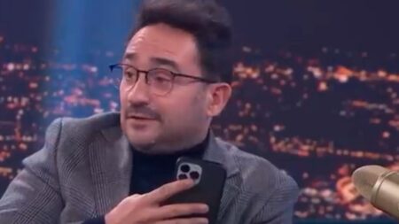 Hay una persona a la que J.A. Bayona puede llamar a cualquier hora del día: "Me llama cuando está en los karaokes" imagen-108