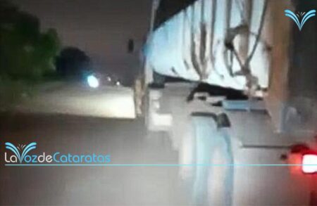 Fatal accidente de tránsito: una motociclista murió tras ser embestida por un camión Fatal accidente de tránsito: una motociclista murió tras ser embestida por un camión imagen-69