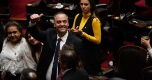 Con la oposición dividida, Manuel Adorni zafaría de la interpelación en Diputados y el Gobierno respira imagen-4