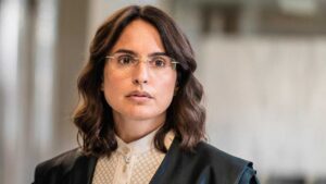 Una de las últimas películas de Verónica Echegui: un thriller distópico español reciente en el que la IA imparte justicia imagen-116