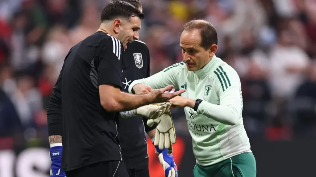 El plan de la Selección Argentina para Dibu Martínez tras confirmarse la fractura en el dedo – TyC Sports El plan de la Selección Argentina para Dibu Martínez tras confirmarse la fractura en el dedo - TyC Sports imagen-39