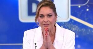 Karina Mazzocco se quebró en vivo al despedirse de A la Tarde, tras cinco años al aire: "Inicia mi transformación profesional" imagen-4