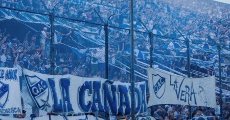 Mal momento en Quilmes: la hinchada habló con los jugadores en el entrenamiento Mal momento en Quilmes: la hinchada habló con los jugadores en el entrenamiento imagen-24