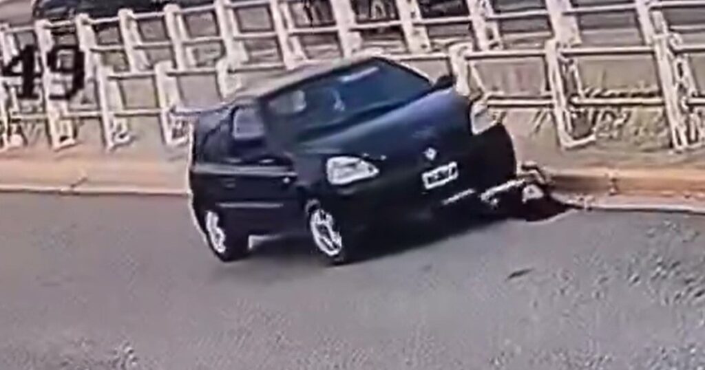 Tuvo un descuido y fue atropellada por su propio auto cuando intentaba arreglarlo imagen-94