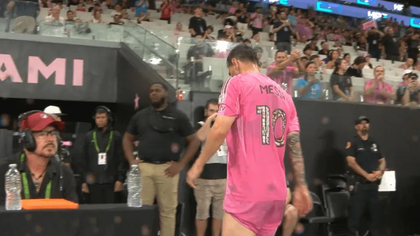 Susto en la Seleccion Argentina: Messi salió lesionado, pero su DT llevó tranquilidad - TyC Sports imagen-43