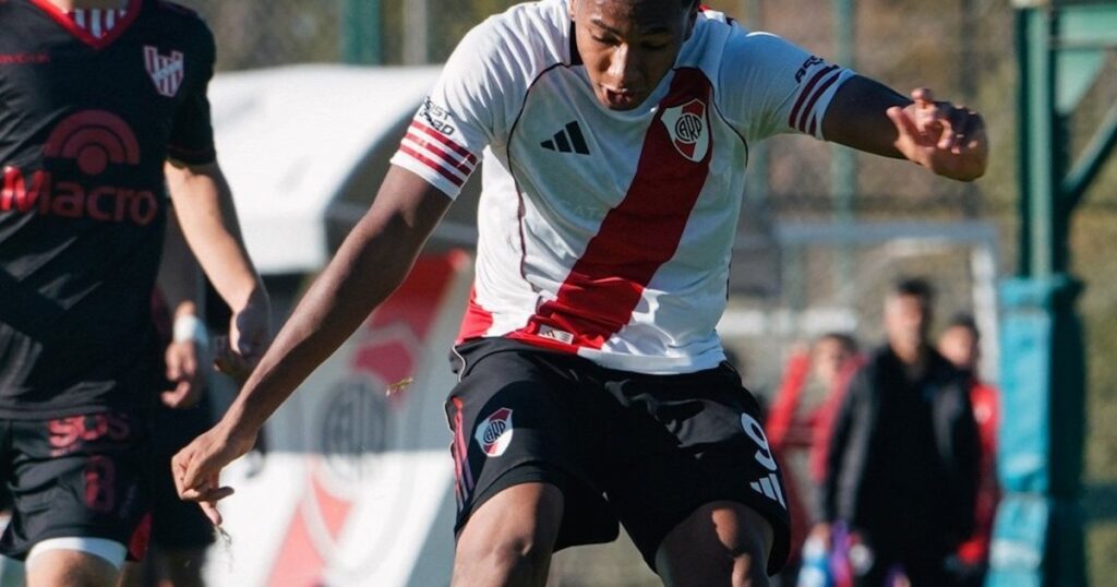 Tiene raíces nigerianas, fue convocado por Coudet y podría debutar en River Tiene raíces nigerianas, fue convocado por Coudet y podría debutar en River imagen-4