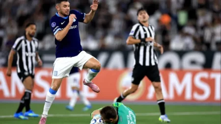 Racing perdió con Botafogo y quedó al borde de la eliminación en la Copa Sudamericana: repasá lo mejor - TyC Sports imagen-26