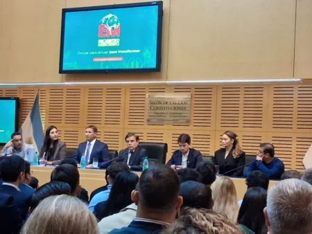 Rovira anunció que se analizan bonos para infraestructura, excepciones para la yerba mate y un debate sobre energías imagen-6