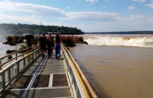 Cierran de manera preventiva los circuitos de Cataratas por fuertes vientos en el parque imagen-2
