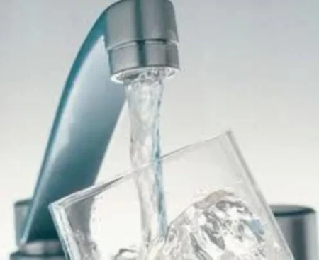 Proponen bajarle el IVA al agua potable para que pague lo mismo que los alimentos indispensables imagen-20
