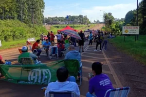 Manifestación provoca corte total sobre la ruta nacional 12 en Eldorado imagen-2