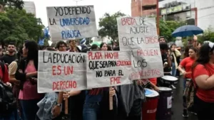 Marcha Universitaria: “marchamos para defender la educación pública en Argentina” imagen-2