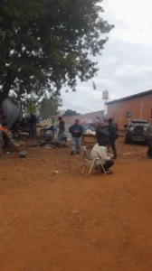 Operarios del aserradero Linor en vigilia ante eventual cierre imagen-2