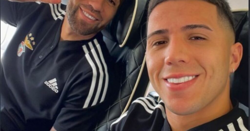 La reacción de Enzo Fernández en las redes para celebrar la llegada de Otamendi a River imagen-5