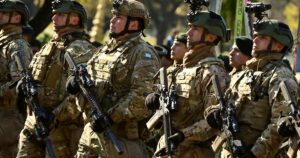 El Gobierno destinará fondos de privatizaciones y ventas de inmuebles del Estado a las Fuerzas Armadas imagen-2