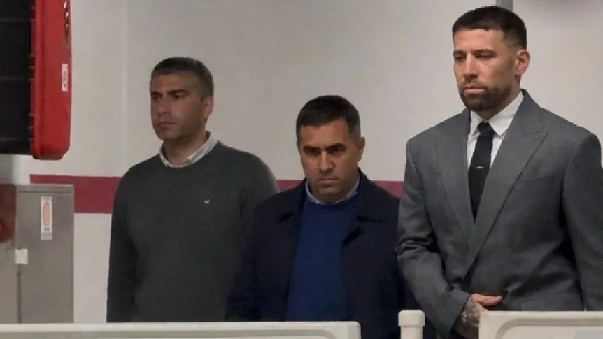 Otamendi llegó al Monumental para firmar su contrato y convertirse en el primer refuerzo de River - TyC Sports imagen-43