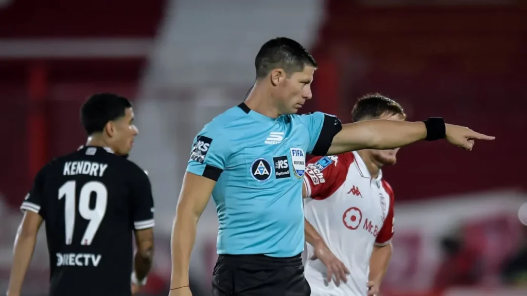 Después de las polémicas, los árbitros de las semifinales del Torneo Apertura - TyC Sports imagen-43
