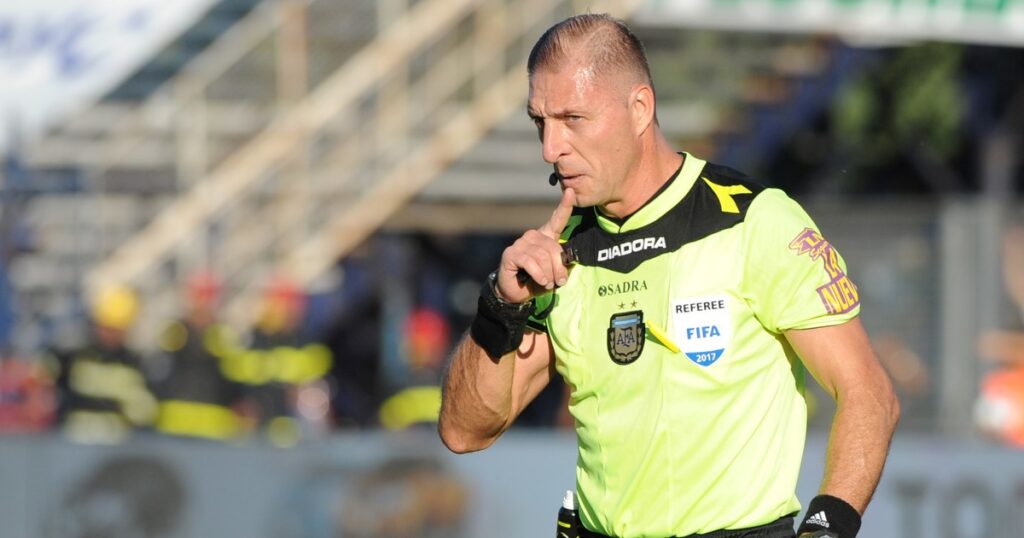 Pitana vuelve a dirigir: será el árbitro en la despedida del Pulga Rodríguez imagen-4