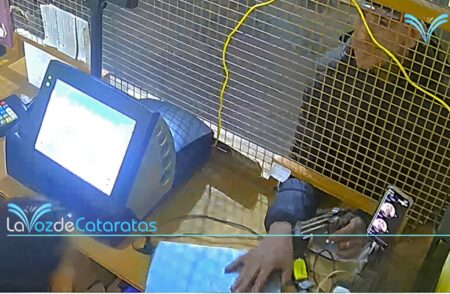 Delincuente armado asaltó una agencia de quiniela en Iguazú imagen-69
