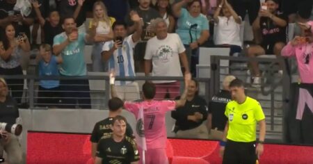 Como Messi, De Paul también cruzó a los hinchas del Inter Miami por un llamativo reclamo imagen-22