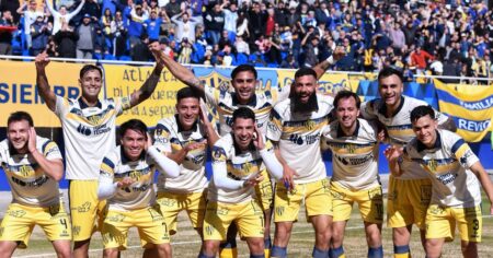Atlanta sigue afilado: dejó sin invicto a Tristán Suárez y sueña imagen-9