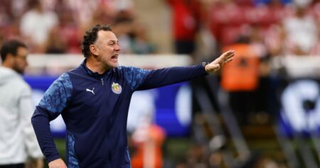 El lamento de Milito por la eliminación de Chivas: “El dolor es proporcional a la ilusión que teníamos de jugar la final” imagen-10