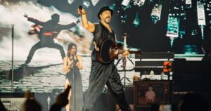 Ricardo Arjona abrió su serie en el Movistar Arena con un show que lo tuvo todo imagen-1