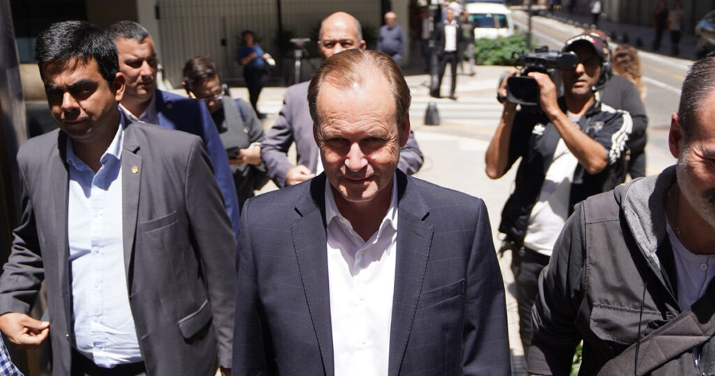 Avanza una investigación por presunto enriquecimiento ilícito contra un ex gobernador del PJ y allanan a un empresario cercano imagen-98