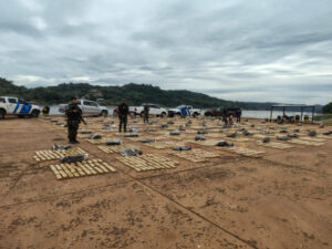 Megaoperativo contra el narcotráfico: Secuestran más de tres toneladas de droga en Misiones Megaoperativo contra el narcotráfico: Secuestran más de tres toneladas de droga en Misiones imagen-1