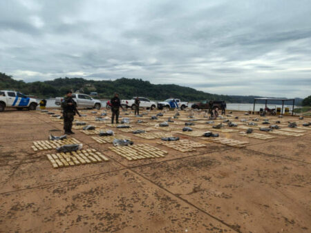 Megaoperativo contra el narcotráfico: Secuestran más de tres toneladas de droga en Misiones imagen-12