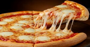 Cadena de pizzerías a punto de quebrar vuelve a sus años de éxito: recupera su imagen y hace cambios que los clientes celebran imagen-3