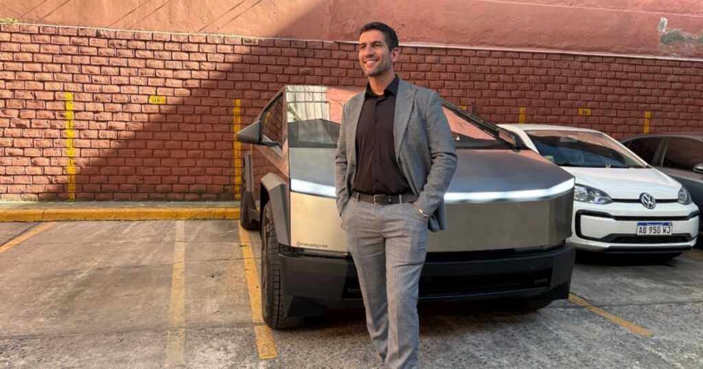 El diputado dueño del Tesla Cybertruck contó detalles de cómo lo compró: "Son ingresos que puedo justificar" imagen-98