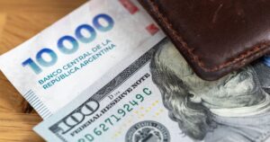 Dólar planchado y tasas a la baja: qué hacer con los pesos y los dólares imagen-3
