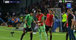 Situación increíble en River: Beltrán mal expulsado y Viña al arco con el buzo verde imagen-2