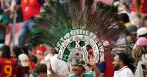 La gastada de la hinchada mexicana a Uruguay que generó la intervención policial imagen-2