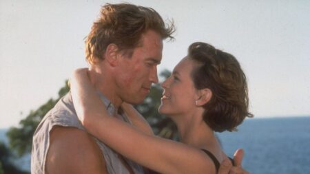 El resbalón real que James Cameron se negó a borrar en 'Mentiras Arriesgadas' y que provocó el enfado de Jamie Lee Curtis imagen-5