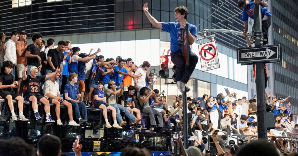 De la fiesta y el caos en Nueva York por los Knicks a la banca de Ginóbili a los Spurs imagen-5