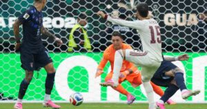 Video: otro error de Muslera y Bielsa lo sacó imagen-1