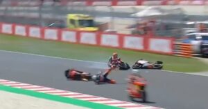 Moto3 en Hungría: Valentín Perrone sufrió un fuerte accidente en la última vuelta cuando peleaba por el podio imagen-2
