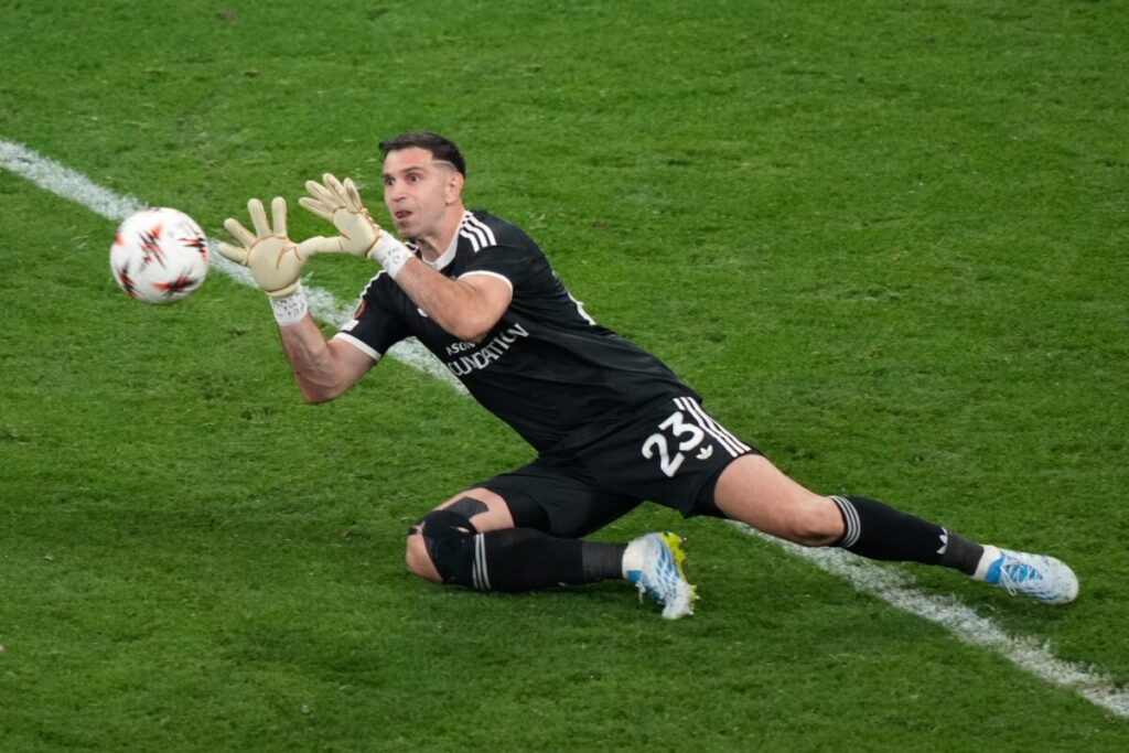 Emiliano “Dibu” Martínez, “muy cerca” de Juventus: los otros jugadores de la selección que podrían cambiar de club imagen-5