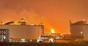 Una planta de gas atacada por Irán en Qatar se incendió al volver a operar y dejó decenas de heridos imagen-2
